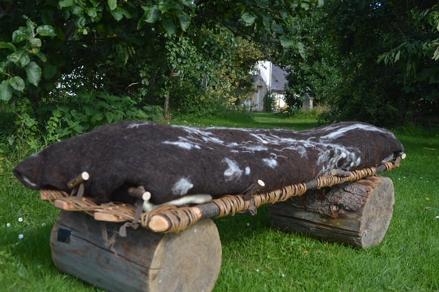 felt burial shroud shows less of the body outline